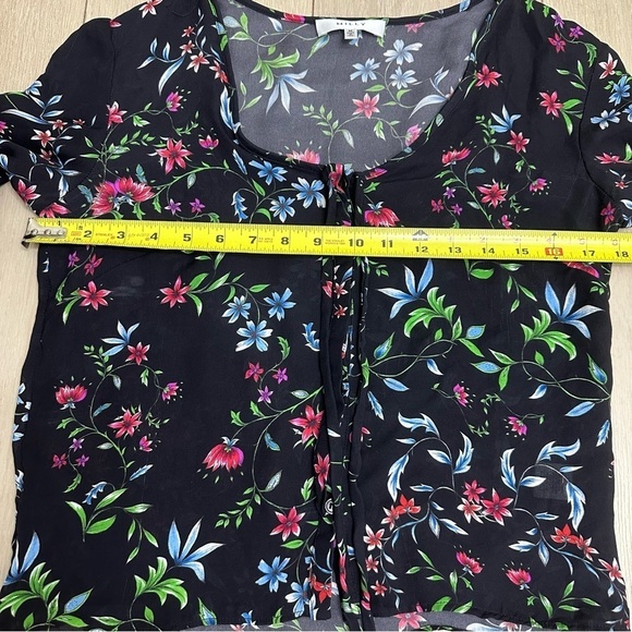 Milly Silk V neckline Top With Wildflower Print Size Medium - Picture 12 of 12